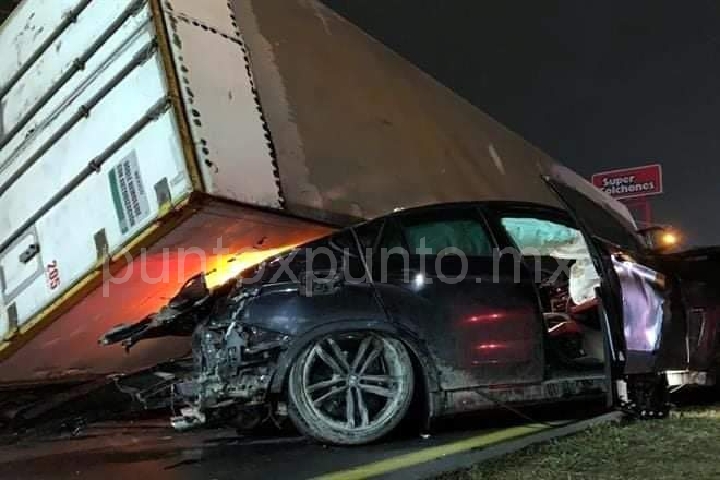 CAJA DE TRAILER CAE SOBRE UNA CAMIONETA BMW. EN LA CARRETERA NACIONAL.