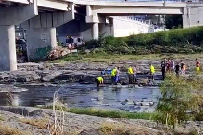 HOMBRE SOBREVIVE AL TIRARSE DE PUENTE EN CADEREYTA, QUEDA GRAVE.