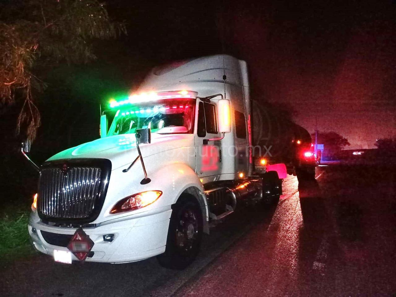 GUARDIA NACIONAL RECUPERA TRÁILER CON 50MIL LITROS DE HIDROCARBURO.