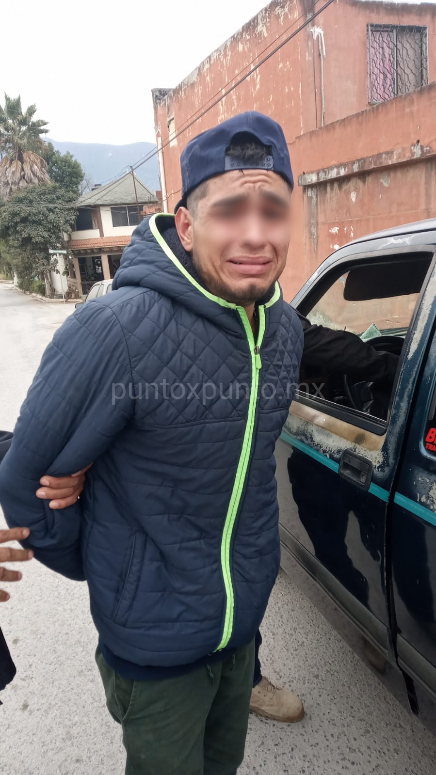 JOVEN SUELTA LLANTO AL SE DETENIDO POR LA POLICÍA DE ALLENDE CON SUPUESTA DROGA.