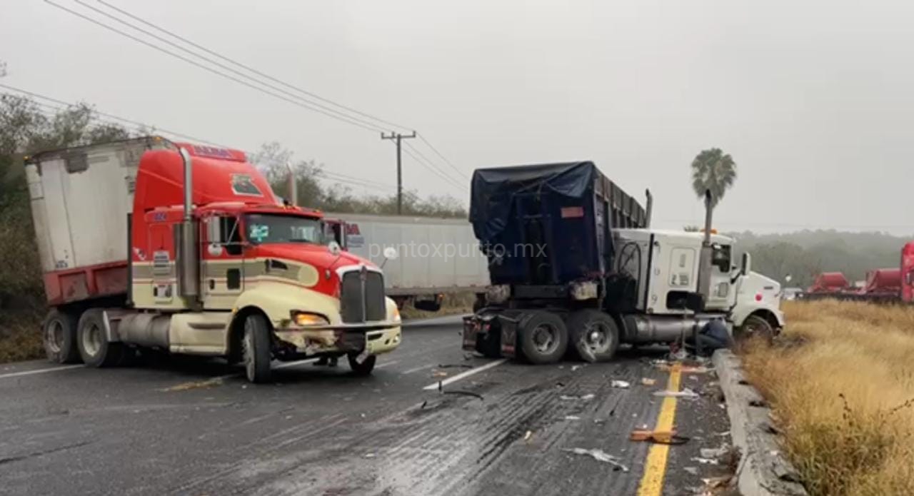 CERRADA LA VIALIDAD EN SANTIAGO EN CARRETERA NACIONAL, POR ACCIDENTE DE TRAILERS.