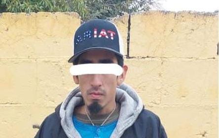 POLICIAS DE LINARES LE ENCUENTRAN DROGA A UN JOVEN.