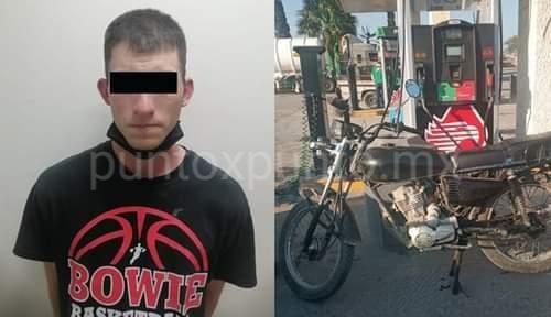 POLICÍAS DE CADEREYTA LO DETIENEN CON MOTOCICLETA ROBADA.