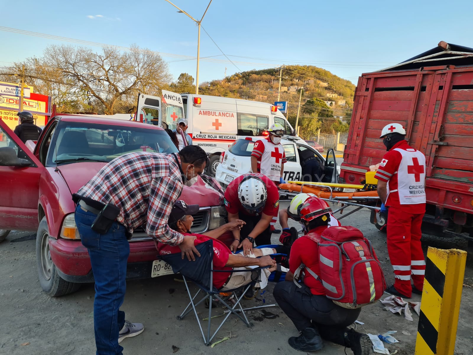 JÓVEN ATROPELLA ACCIDENTALMENTE A PEATÓN EN MONTEMORELOS, LO DETIENEN.