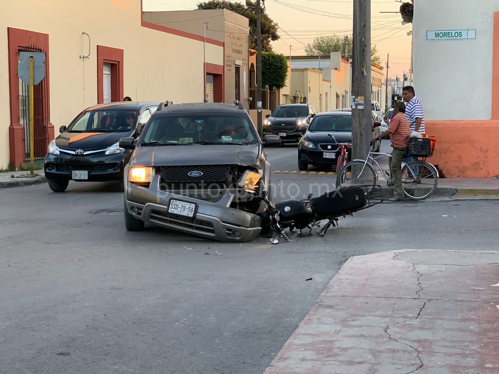 PERSONA RESULTA LESIONADA EN LINARES EN CHOQUE.