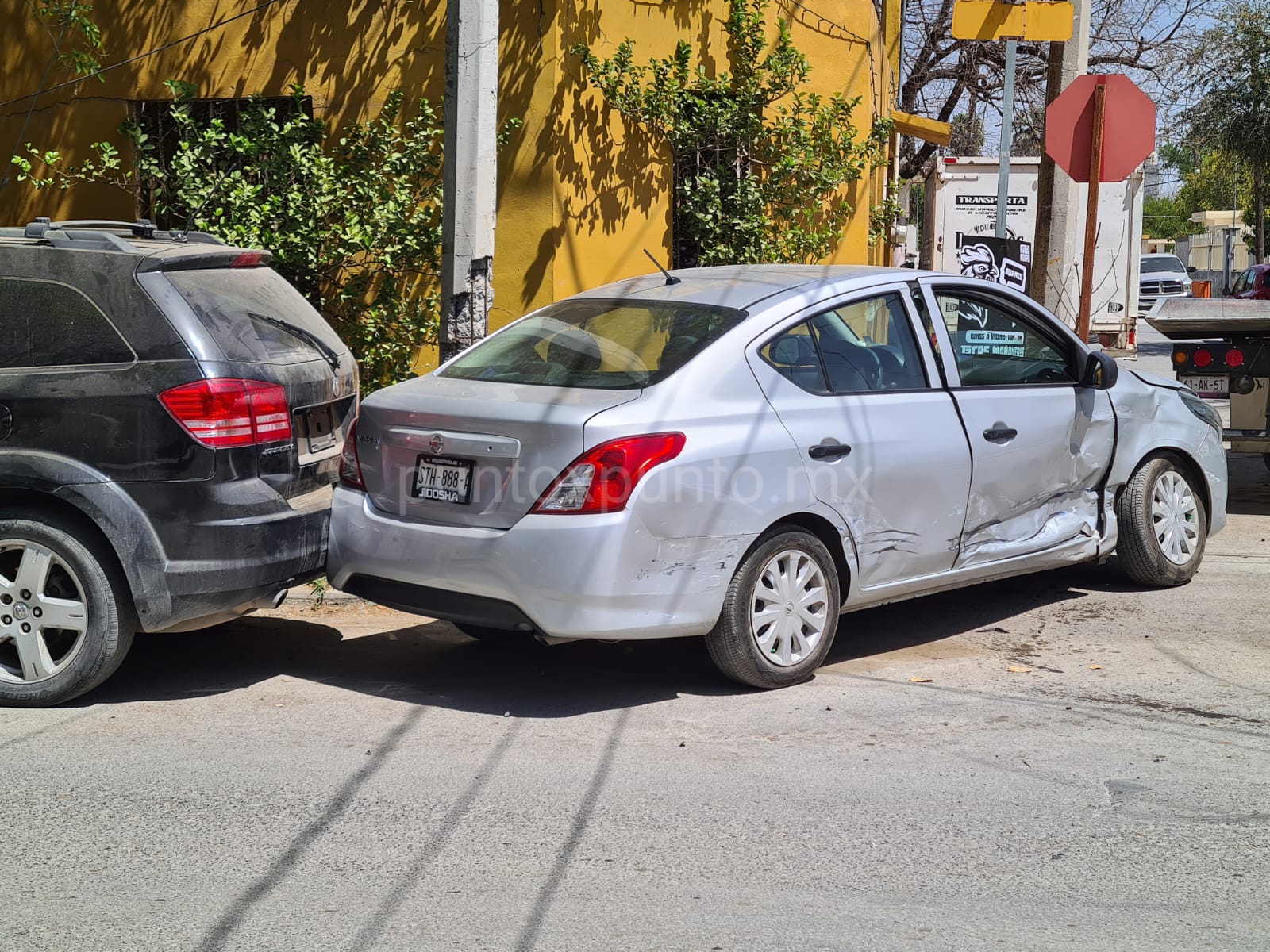 CHOQUE EN MONTEMORELOS, REPORTAN DAÑOS MATERIALES.