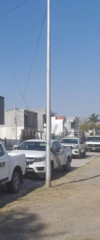 CATEAN EN LINARES Y ASEGURAN LA CAMIONETA QUE AL PARECER ARROLLO A UN CICLISTA QUE PERDIO LA VIDA.