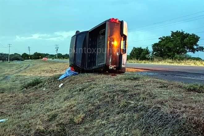 HOMBRE PIERDE LA VIDA EN VOLCADURA EN CARRETERA CADEREYTA, ALLENDE.