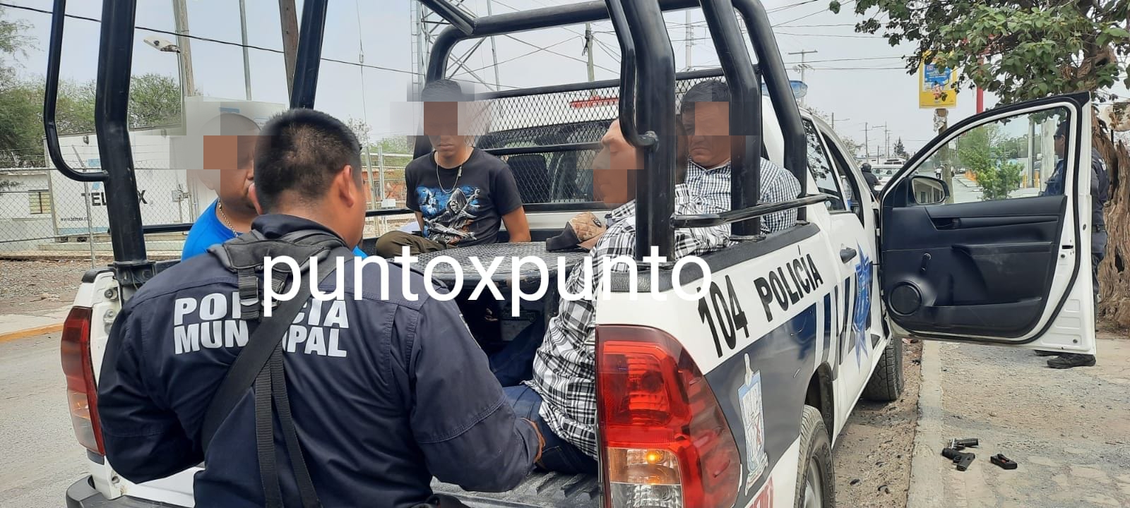 OPERATIVO POLICIACO EN EN LINARES, EN LA PETACA, 5 DETENIDOS, ASEGURAN ARMAS Y 2 AUTOMÓVILES.