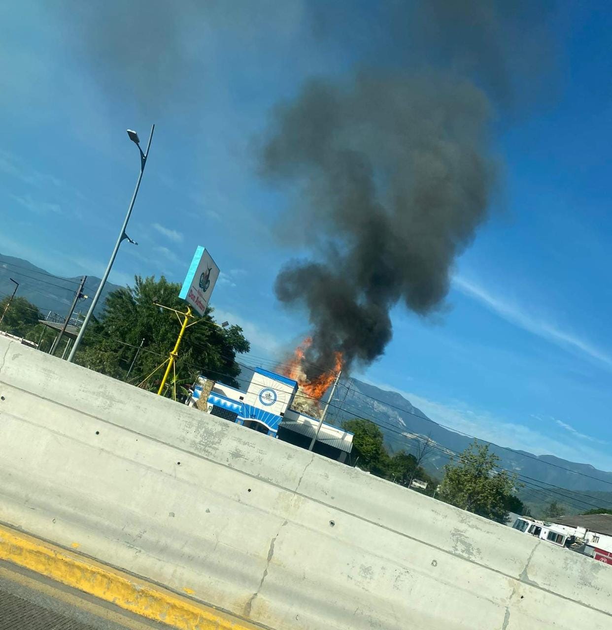 INCENDIO EN RESTAURANT DE MARISCOS DON ARTURO EN ALLENDE. | Punto x Punto