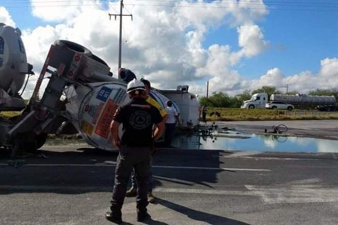 VOLCADURA DE PIPA CARGADA DE DIESEL EN GENERAL BRAVO.