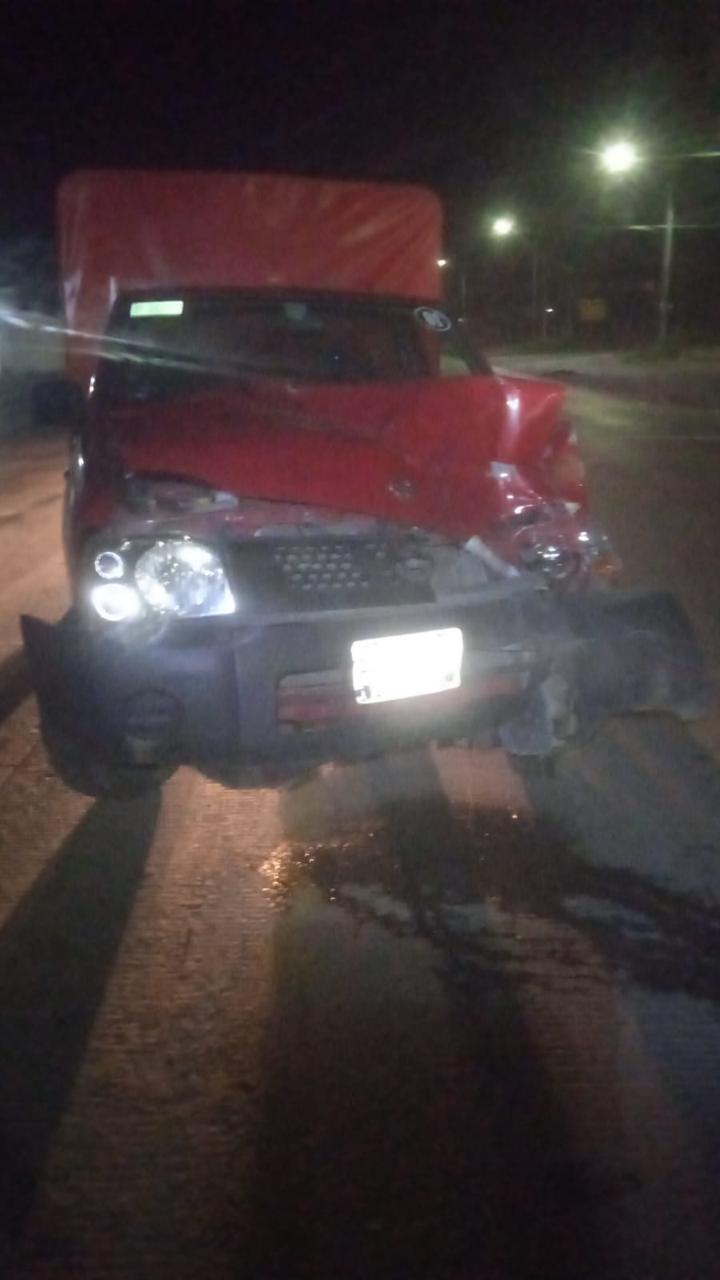 CHOCA CAMIONETA EN EL MAGUEY EN ALLENDE.