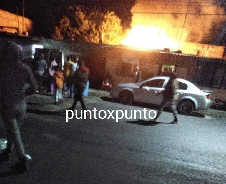 INCENDIO EN VIVIENDA, DEJA SOLO DAÑOS MATERIALES.