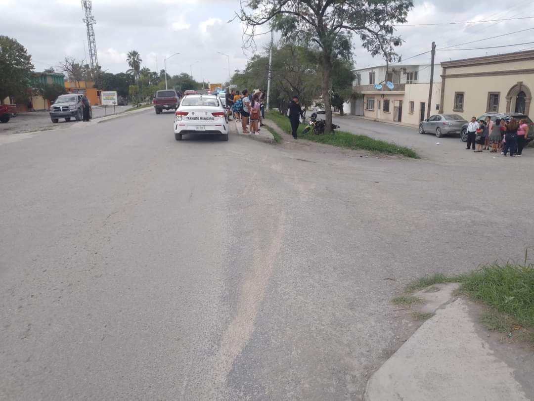 JOVEN RESULTA HERIDO EN LINARES AL CHOCAR LA MOTO QUE TRIPULABA CONTRA UN ÁRBOL.