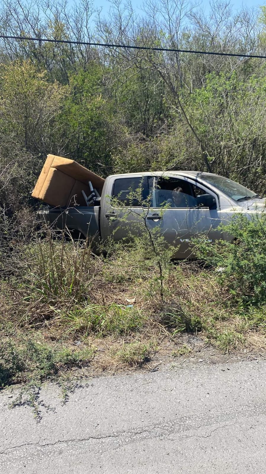 EN HUALAHUISES CAMIONETA SE SALE DE LA CARRETERA EN LA LAJA.