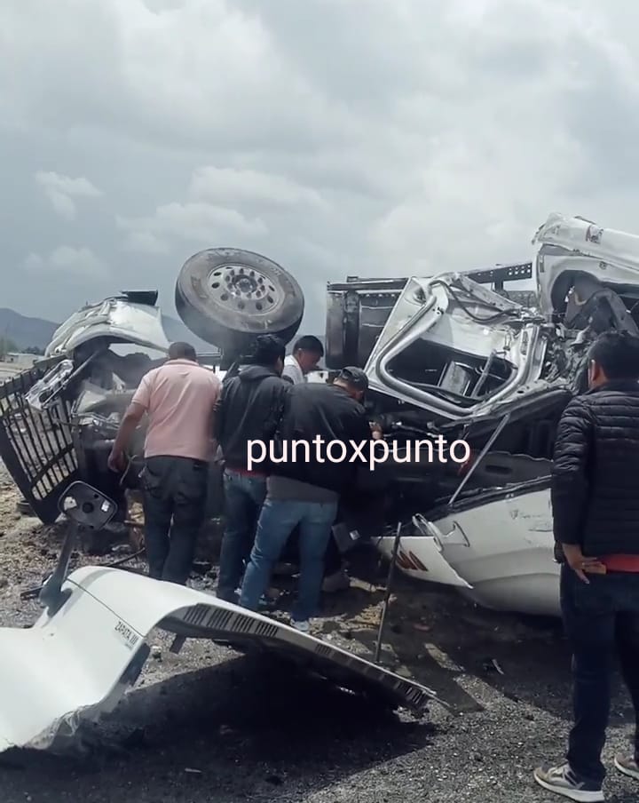 CONDUCTOR DE TRÁILER PRENSADO EN ACCIDENTE EN GALEANA