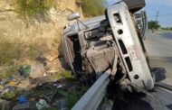 TRÁILER VOLCO EN CARRETERA CADEREYTA, ALLENDE.