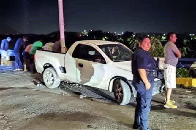 EN CADEREYTA NIÑO ESTA GRAVE, AL CAER DE LA CAJA DE UNA CAMIONETA.