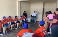 APOYA EL PROF. JAIME YERENA A DEPORTISTAS PARA QUE EN MONTEMORELOS SE REALICE LA SEDE REGIONAL DE BEISBOL.