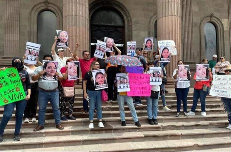 PROTESTAN EN PALACIO DE GOBIERNO POR MUJERES DESAPARECIDAS EN CHINA N.L.