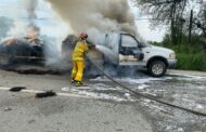 SE INCENDIA CAMIONETA CARGADA DE PACAS EN MONTEMORELOS.