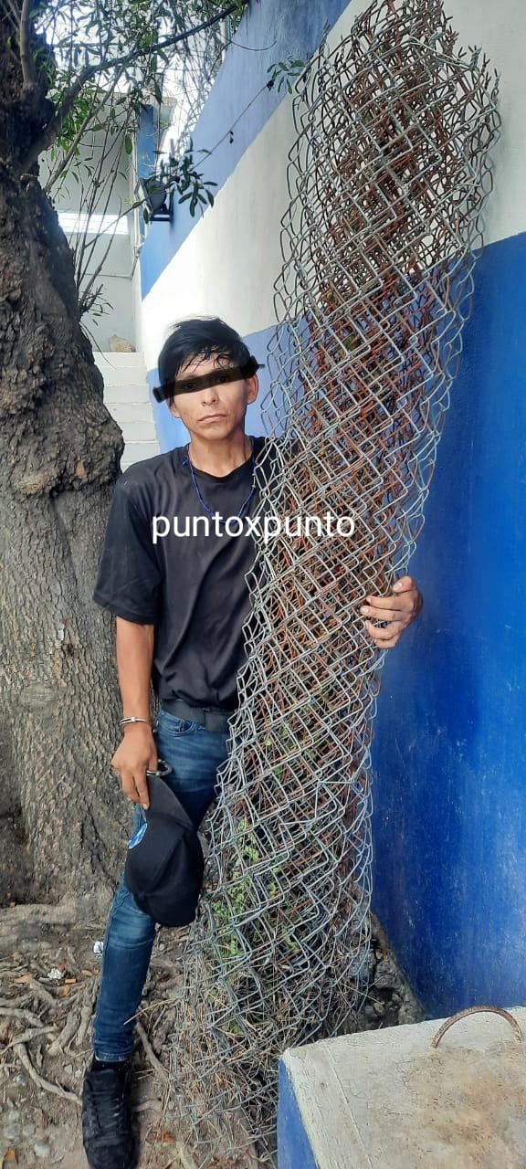 POLICÍAS EN LINARES SORPRENDEN A LA AGUILILLA CON UNA MALLA CICLÓNICA.