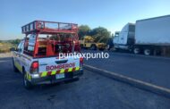 VOLCADURA DE UN TRÁILER EN LINARES EN DIRECCIÓN A MONTEMORELOS.