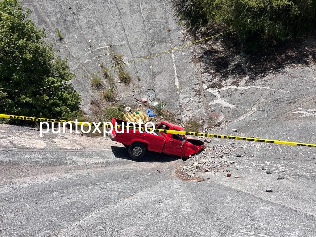 EN ITURBIDE CAE CAMIONETA A BARRANCO, PIERDE LA VIDA EL CONDUCTOR.