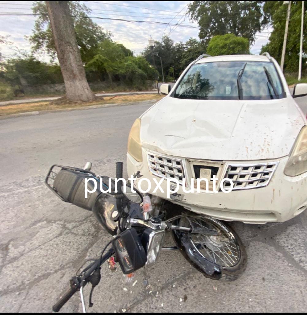 MOTOCICLISTA RESULTA HERIDO EN CHOQUE CON VEHÍCULO EN MONTEMORELOS.