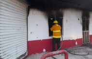 EN GENERAL BRAVO AUTORIDADES INVESTIGAN EL INCENDIO EN ABARROTES ELIZONDO.