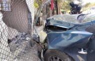 EN LINARES MUJER IMPACTA EL AUTO QUE CONDUCIA CON UNA VIVIENDA.