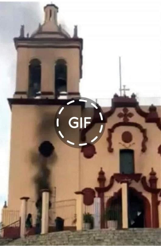 EN SANTIAGO UN HOMBRE LE PRENDE FUEGO AL TEMPLO Y SE ATRINCHERA EN EL CAMPANARIO.