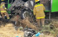 CHÓFER DE CAMIÓN DE PASAJEROS INTENTO GANARLE EL PASO AL TREN, LO TRASLADAN AL HOSPITAL.