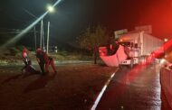 CONDUCTOR DE TRÁILER RESULTA LESIONADO AL CHOCAR EN CARRETERA EN ALLENDE, CADEREYTA.