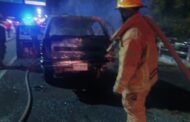 INCENDIO DE CAMIONETA EN MONTEMORELOS, APOYA PROTECCIÓN CIVIL DE ALLENDE.