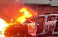 HOMBRES ARMADOS ATACAN PATRULLA, ELEMENTO PIERDE LA VIDA Y LA UNIDAD TERMINA INCENDIADA EN EL CARMEN.