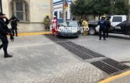 PATRULLA DE FUERZA CIVIL SE PASA ALTO Y CHOCA CONTRA UN AUTOMÓVIL EN EL CENTRO DE LINARES.