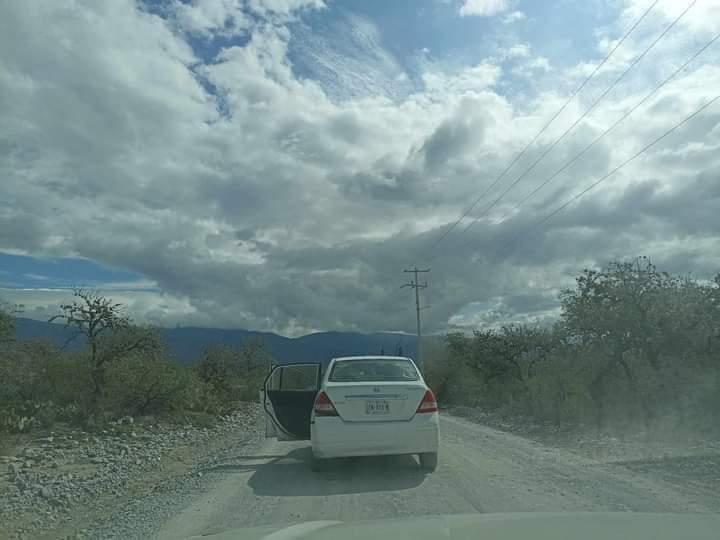 EN DOCTOR ARROYO LOCALIZAN UN VEHÍCULO ABANDONADO.