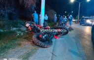 MOTOCICLISTA SE ESTRELLA CONTRA UN POSTE CONCRETO LO TRASLADAN LESIONADO EN LINARES.