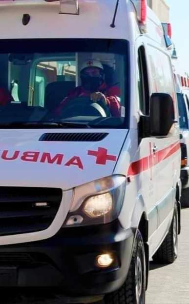 CAMIONETA NO RESPETA ALTO CHOCA A MOTOCICELTA EN LINARES, REPORTAN UN LESIONADO.