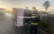 VUELCA CAMIONETA EN CARRETERA NACIONAL EN LINARES A LA ALTURA DEL RESTAURANT ARIZONA.