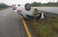 VOLCADURA DE UN VEHÍCULO EN CARRETERA NACIONAL EN LINARES, CONDUCTOR RESULTA ILESO.