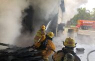 BOMBEROS LINARES CONTROLA INCENDIO EN UNA EMPRESA DE TARIMAS.