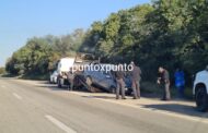 VEHÍCULO SE DAÑA CON PONCHALLANTAS EN CARRETERA NACIONAL EN MONTEMORELOS Y SE SALE DEL CAMINO Y CHOCA.