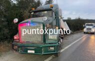 DORMITADA EN EL VOLANTE, CHOFER DE TRAILER, SE SALE DE LA CARRETERA NACIONAL EN MONTEMORELOS.