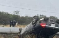 VOLCADURA DE AUTO EN LA CURVA DEL CHOCOLATE EN LINARES.