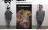 POLICÍA DETIENE A DOS, LOS SORPRENDE CON NARANJAS.