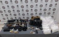 DETIENEN A 3 CON ARMAS Y DROGA EN DR. GONZÁLEZ.