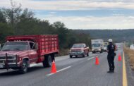 TRAILER SE QUEDA SIN COMBUSTIBLE EN CARRETERA NACIONAL EN MONTEMORELOS.