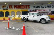 CAMIONETA CHOCA EN LA ENTRADA DEL RESTAURANTE EL PARIENTE MONTEMORELOS.